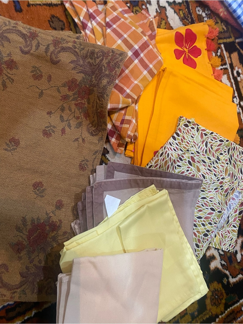Linen napkin sets and set of placemats